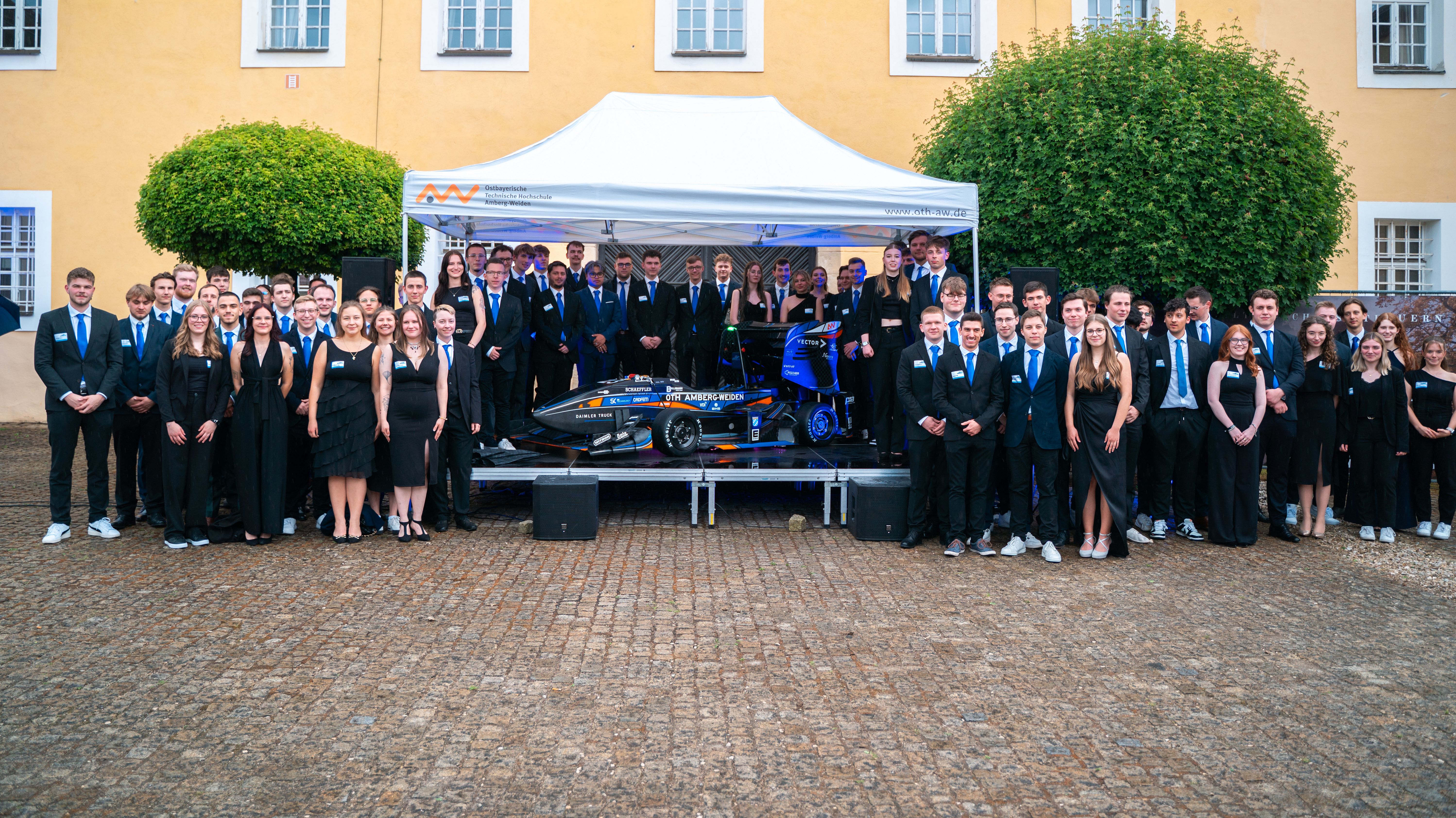 Auch dieses Jahr arbeitet ein großes Team an Studierenden aus verschiedenen Studiengängen an dem Rennwagen